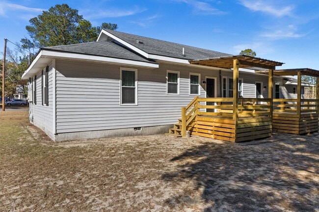 Building Photo - 501 E 4th St