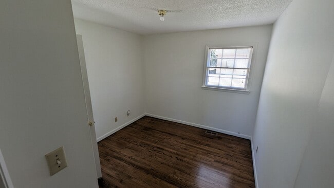 Building Photo - Detached Garage -2 Bedroom 1 Bath house- Drayton Mills Area