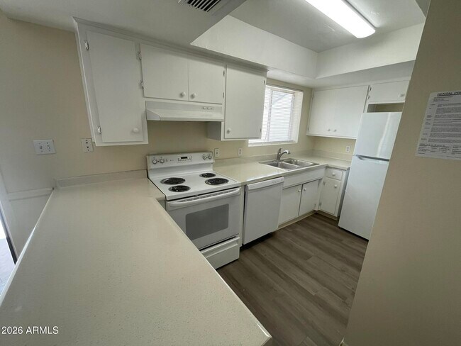 Building Photo - 613 N Pioneer Cir