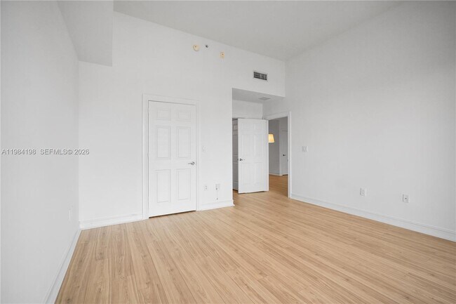Building Photo - 3001 NE 185th St