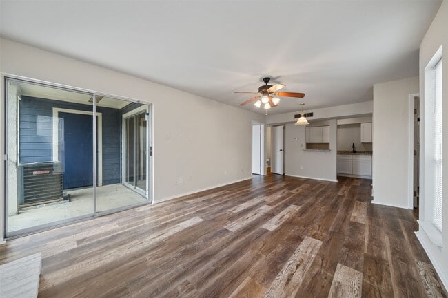Building Photo - 18519 Egret Bay Blvd