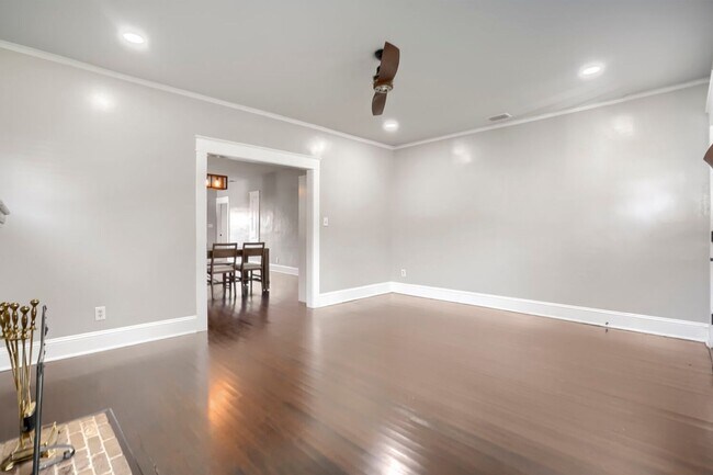 Building Photo - 213 W Frierson Ave