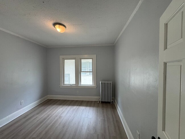 Building Photo - 1429 Knox Ave N
