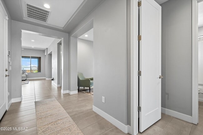 Building Photo - 30668 S Sand Hurst Ln