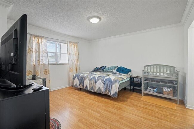 Building Photo - 6075 N Sabal Palm Blvd