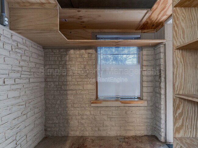 Building Photo - 7105 NW 39th St