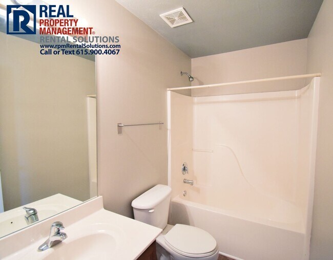 Building Photo - Great 3 bedroom townhome off S. Church!