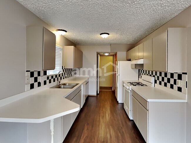 Building Photo - 1608 Bridle Post Drive Unit 10A