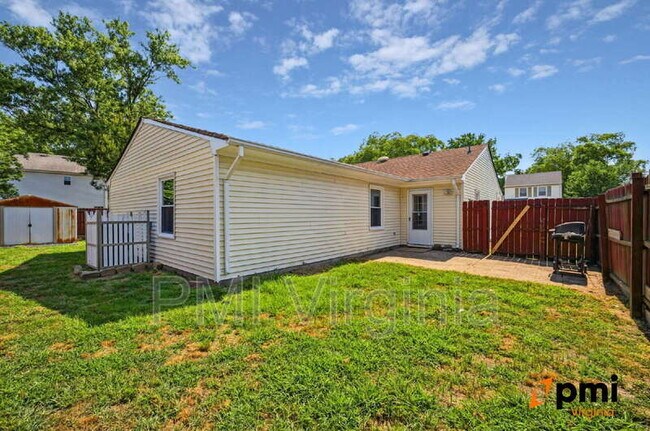 Building Photo - 1701 Darrow St