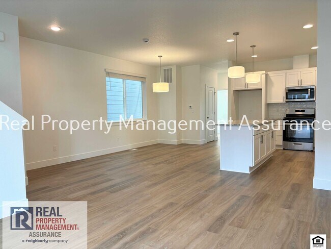 Building Photo - 3023 SW Sherman Pl