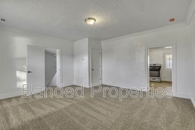 Building Photo - 741 E Center St