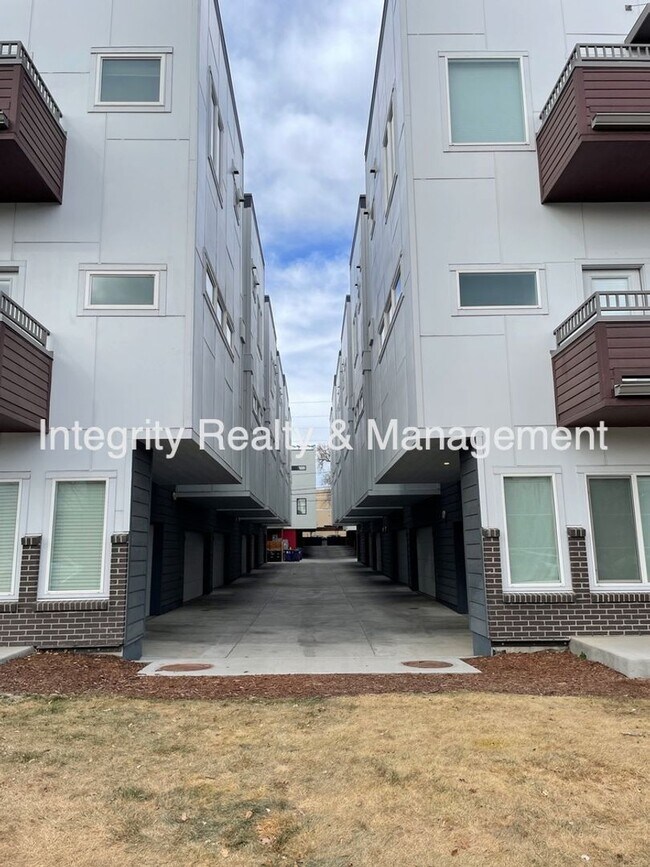 Building Photo - 2815 W 25th Ave