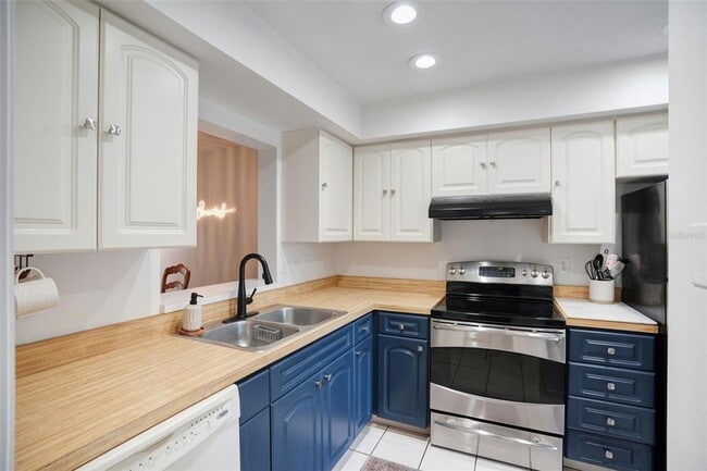 Building Photo - 6884 W Country Club Ln