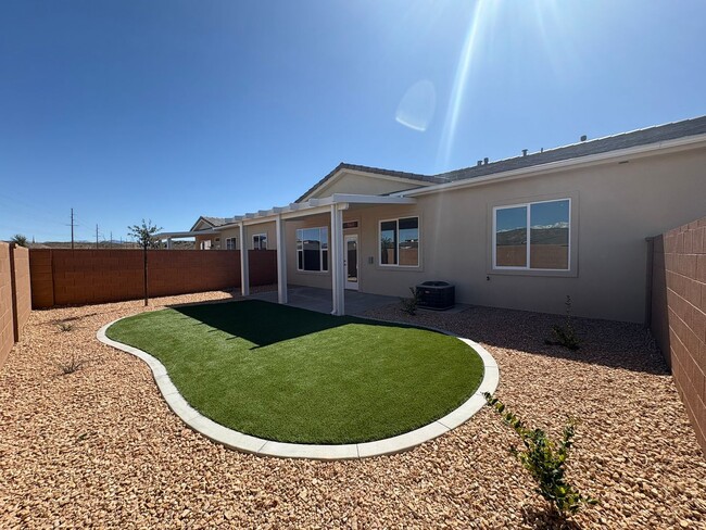 Building Photo - Brand New Townhome In Hurricane