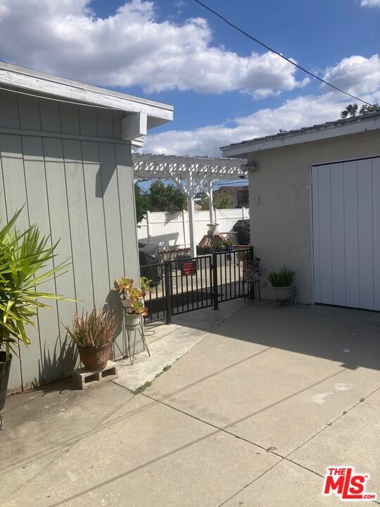 Building Photo - 15134 Poplar Ave