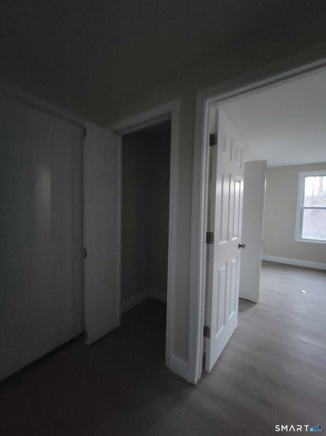 Building Photo - 219 Pleasant St