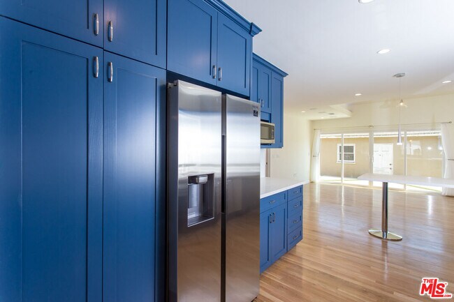 Building Photo - 5400 W 82nd St