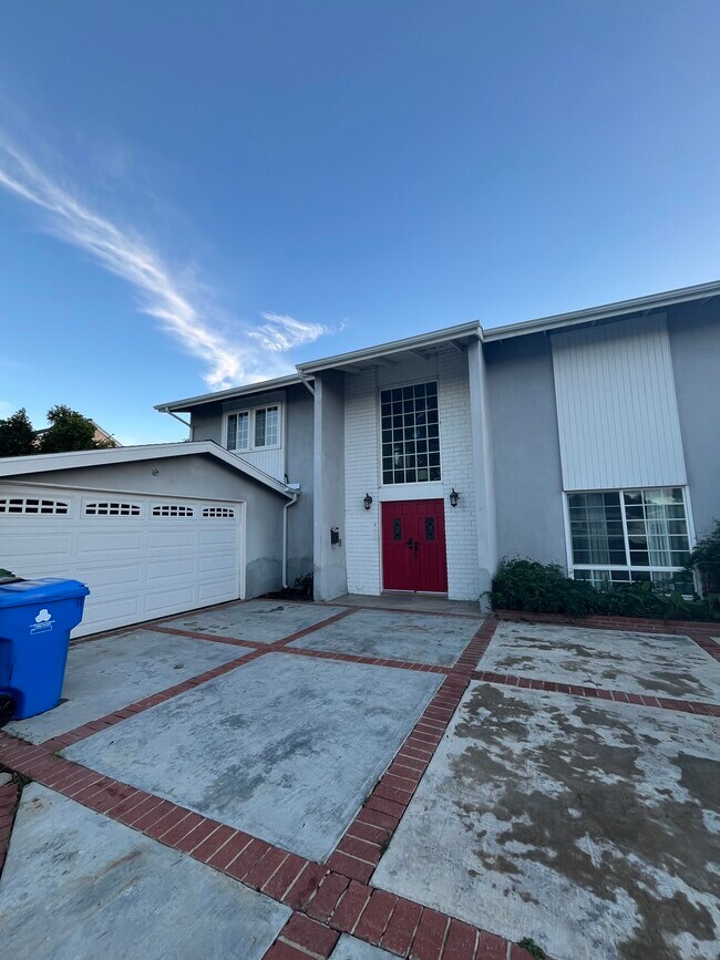 Building Photo - 22240 Wyandotte St