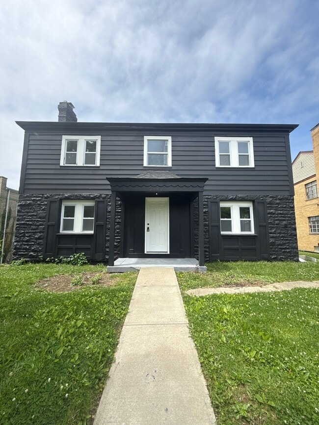 Building Photo - 7209 Brookcrest Dr