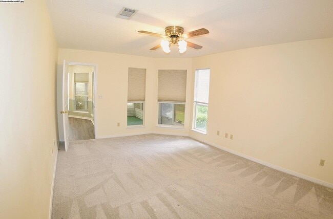 Building Photo - 155 Meadowbrook Ct