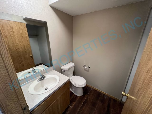 Building Photo - FREE RENT! Beautiful 2 bedroom duplex loca...