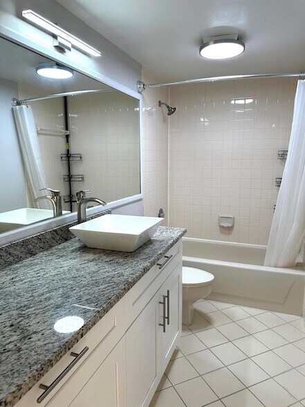 Building Photo - 579 Green Springs Pl