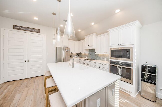 Building Photo - 29831 Blooming Iris Ln