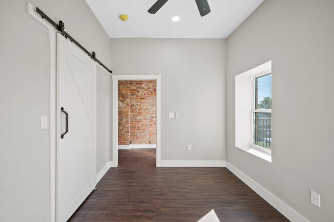 Building Photo - Capel Lofts