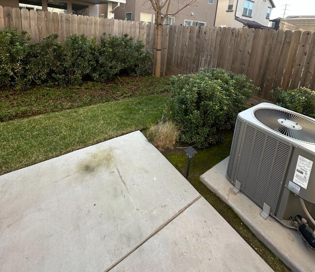 Building Photo - 1325 E Via Viola Way