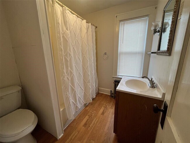 Building Photo - 3300 E Main St