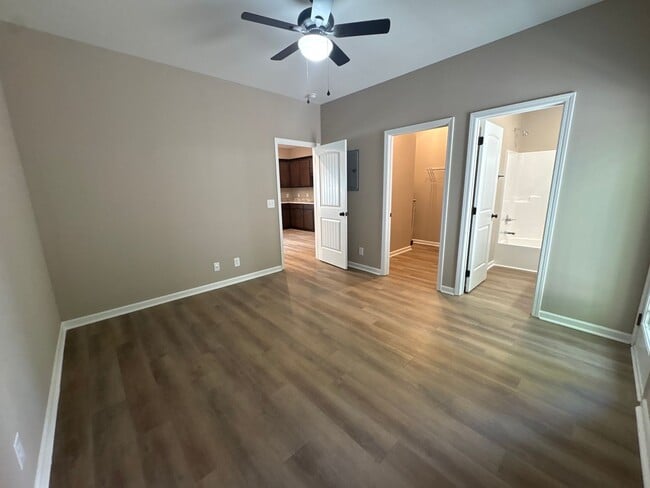 Building Photo - 513 Westend Cir