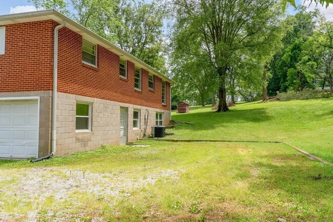 Building Photo - 411 Westchester Dr