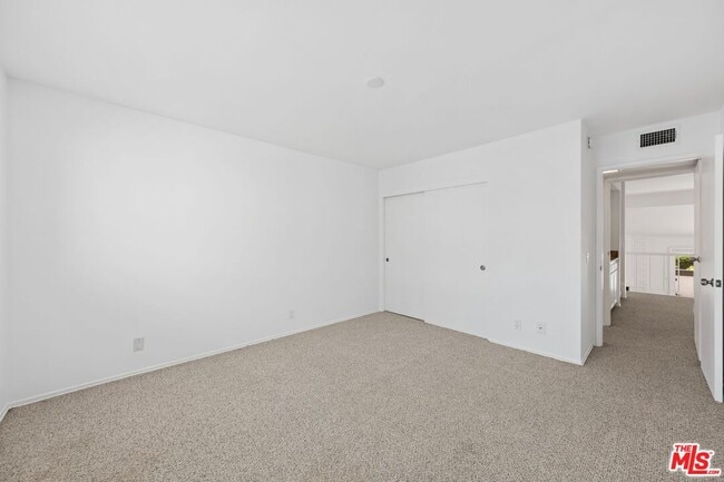Building Photo - 1646 Palisades Dr