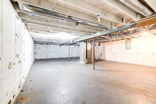 Building Photo - Charming 3-Bedroom Ranch Home in Hazelwood School District