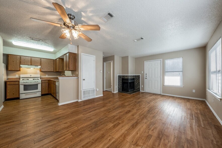 Building Photo - 6511 Melrose Trail