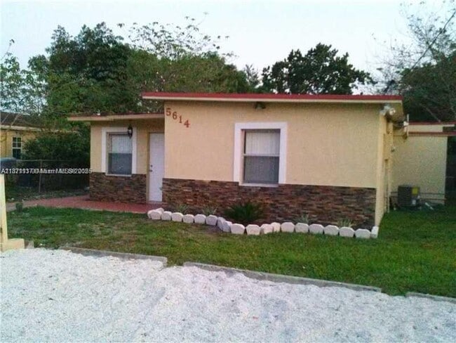 Building Photo - 2 bedroom in Hollywood FL 33021