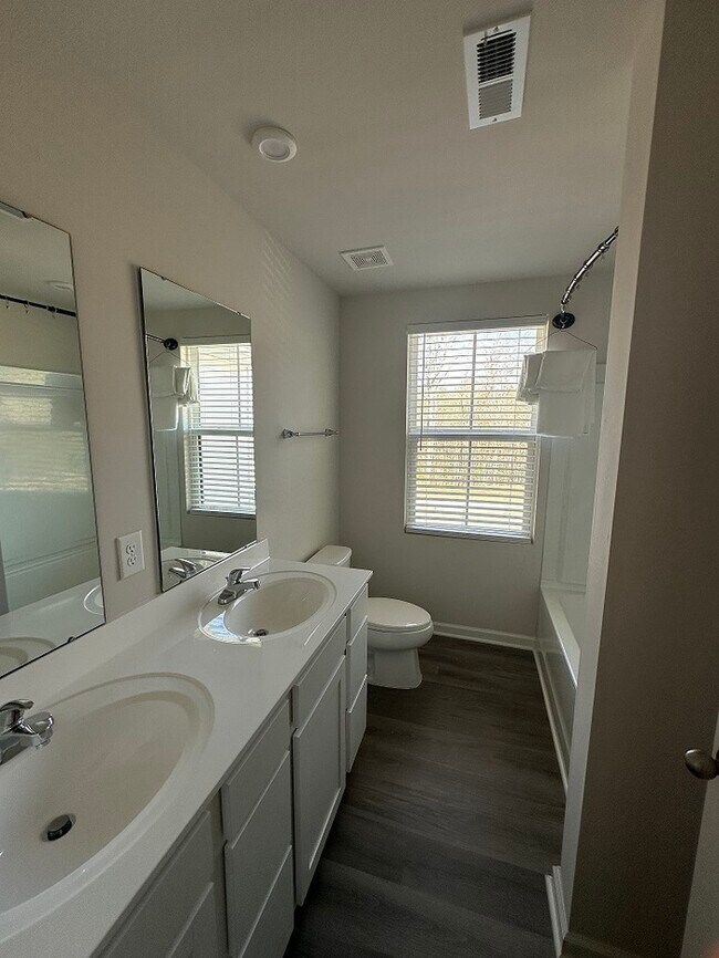 Building Photo - Like NEW 2 Story Single Family Home w/ Fen...