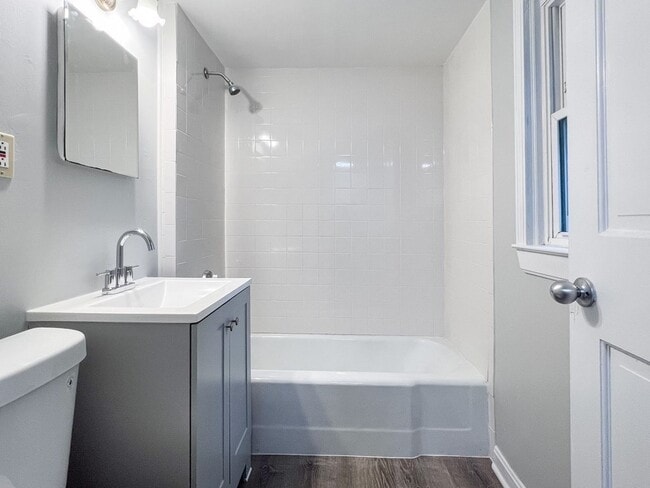 Building Photo - 25 Common St