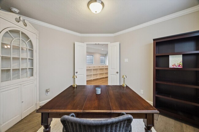 Building Photo - 1725 W 23rd St