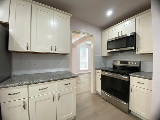 Building Photo - 15706 Springfield Dr