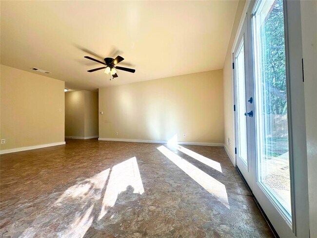 Building Photo - 2525 Dovemeadow Dr