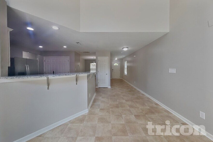Building Photo - 910 Statler Dr