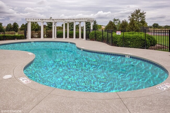 Building Photo - 605 Brook Ct