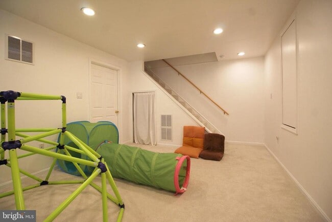 Building Photo - 21039 Emerson Ct