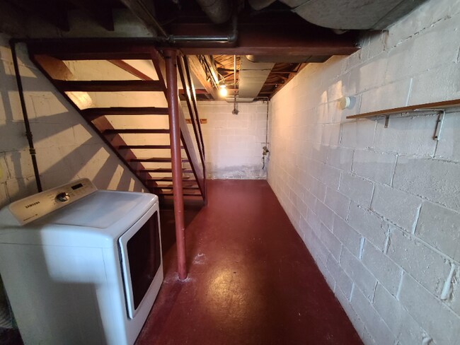 Building Photo - 8-9 Craig Ct