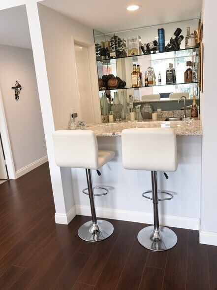 Bar - 10671 Holman Ave