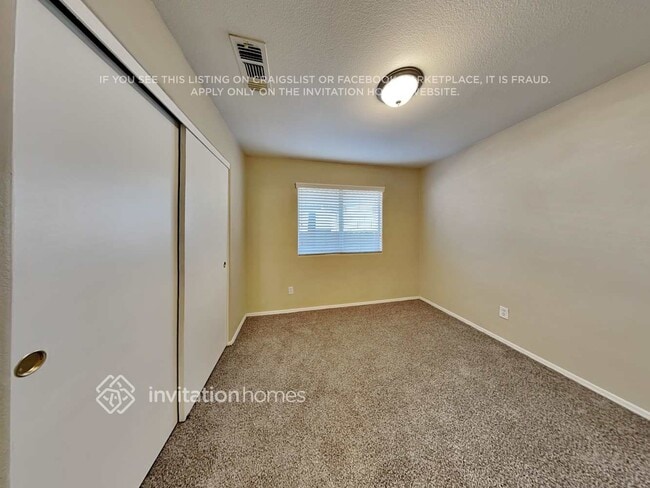 Building Photo - 1032 N Hudson Pl