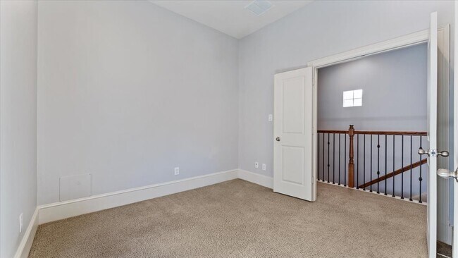 Building Photo - 931 W 23rd St