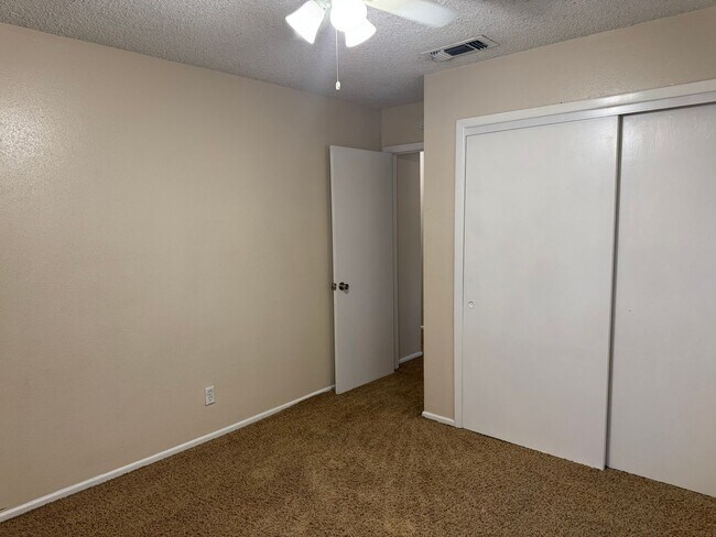 Building Photo - 6919 Moon Lake Dr