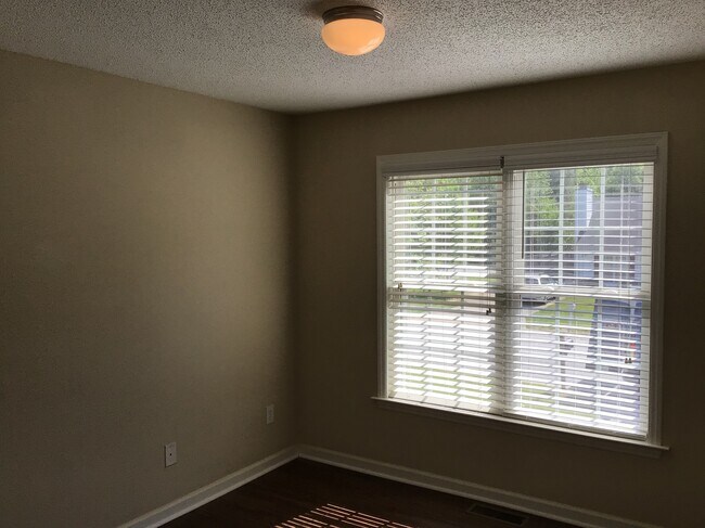 Building Photo - 140 Haven Grove Trl